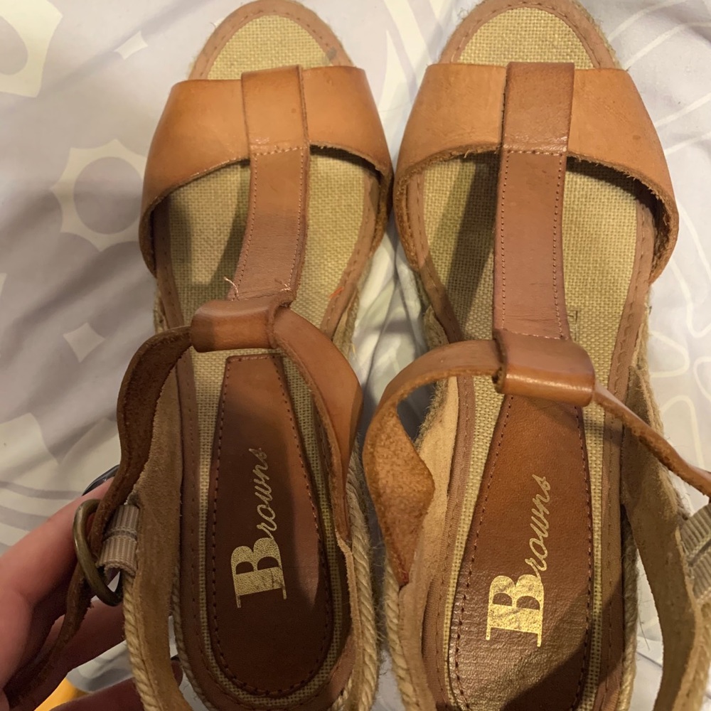 Brand new browns heels